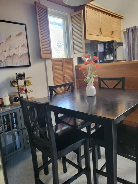 Dining Area - 336 S Washington St