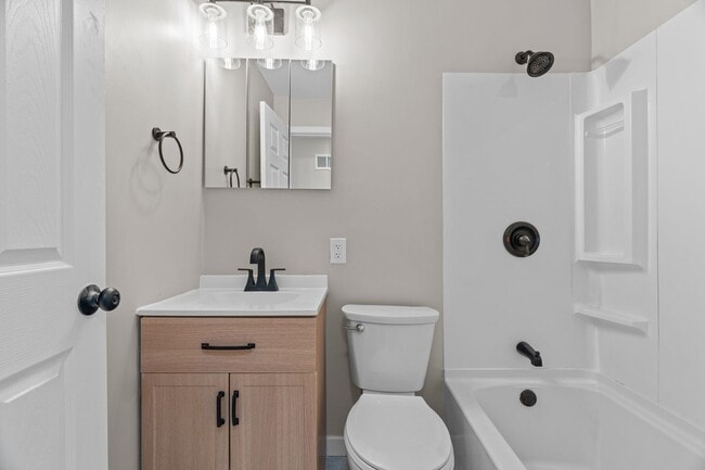 Building Photo - Charming 3-Bedroom, 1.5-Bath Single-Family Home