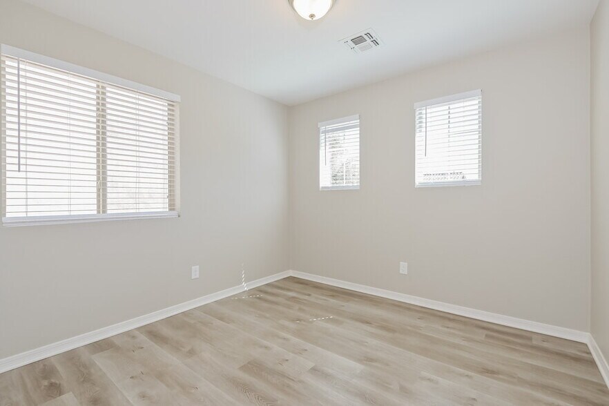 Building Photo - 134 W Camino Rancho Palomas