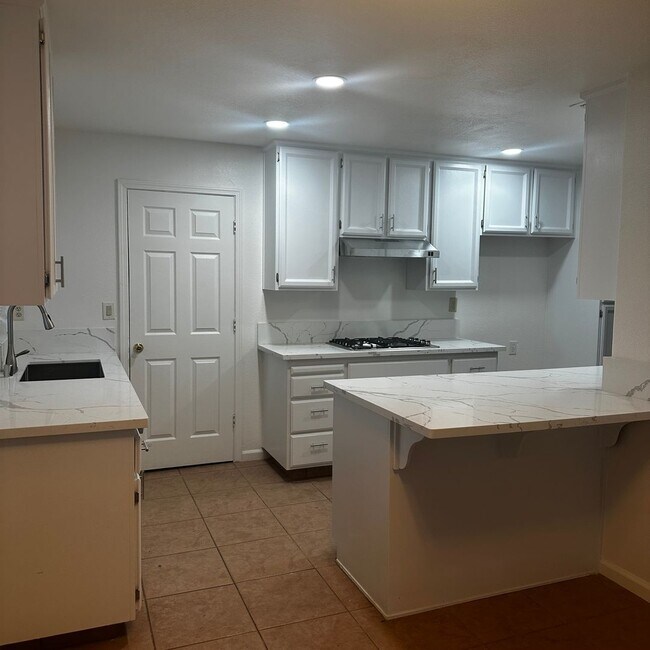 Building Photo - Elk Grove - HOUSE  FOR RENT!