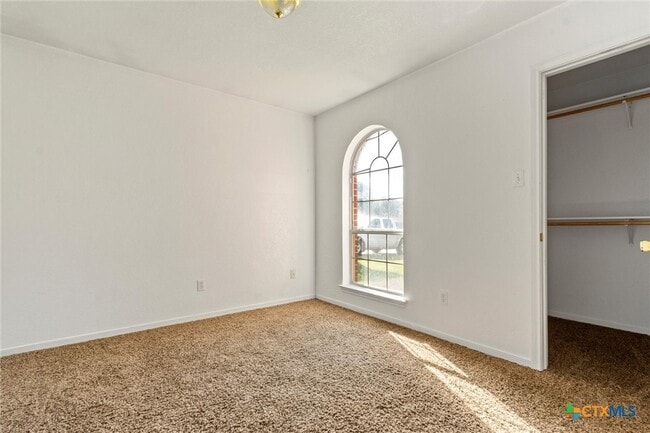 Building Photo - 3504 Saul Dr