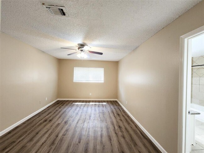 Building Photo - 3207 Glade Springs Dr