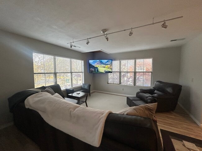 Building Photo - 59 W Lincoln St