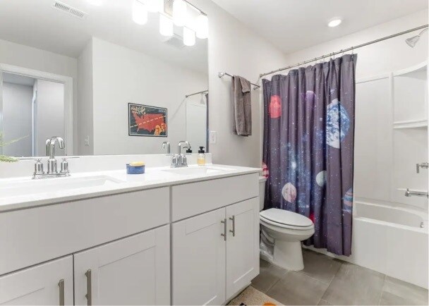 Building Photo - 241 River Rd