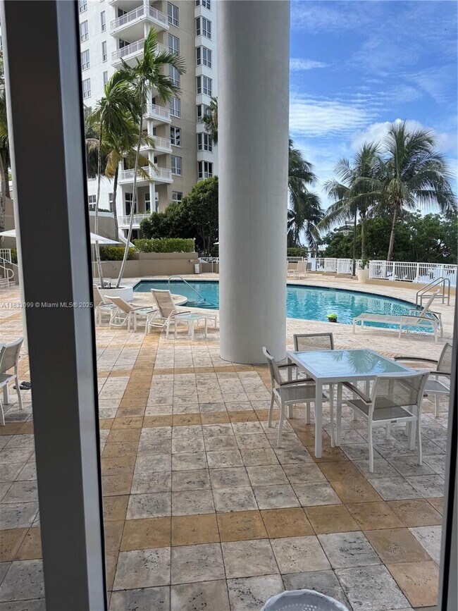 Building Photo - 801 Brickell Key Blvd