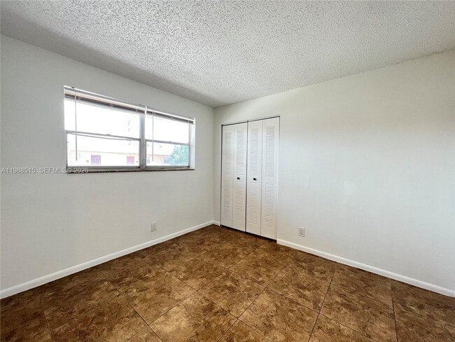 Building Photo - 850 E Commercial Blvd