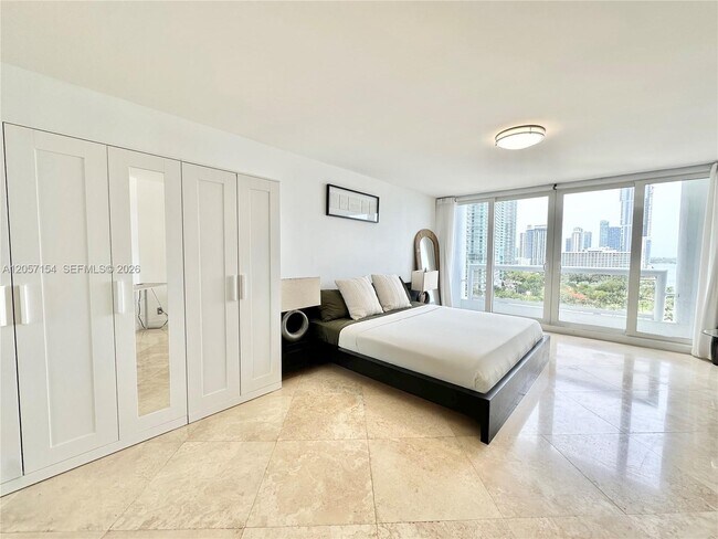 Building Photo - 1717 N Bayshore Dr