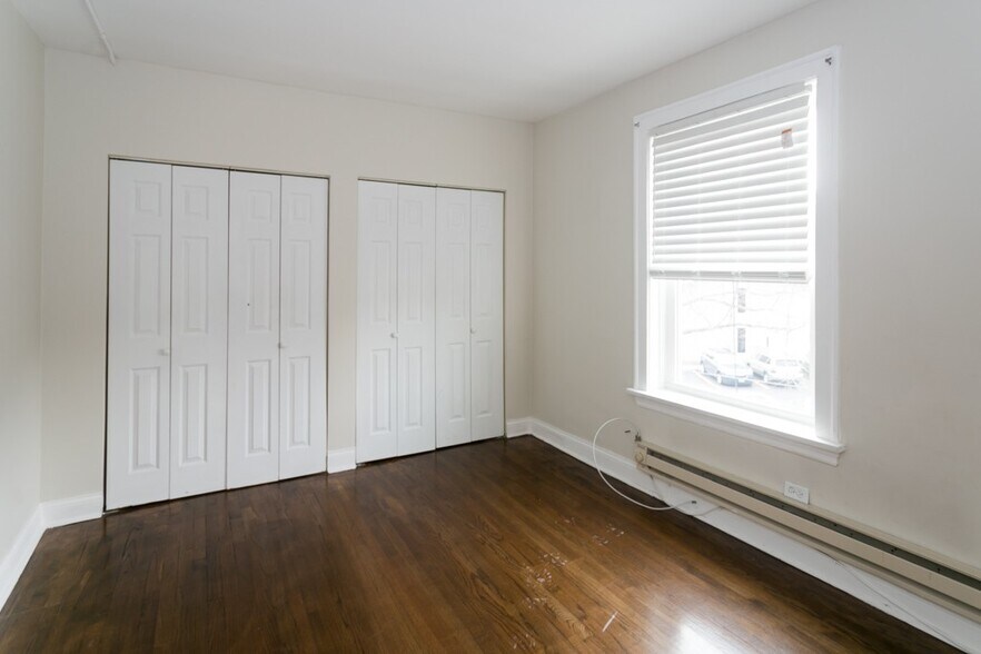 Building Photo - 918 Green Bay