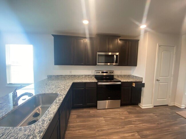 Building Photo - 309 Riverdale Dr