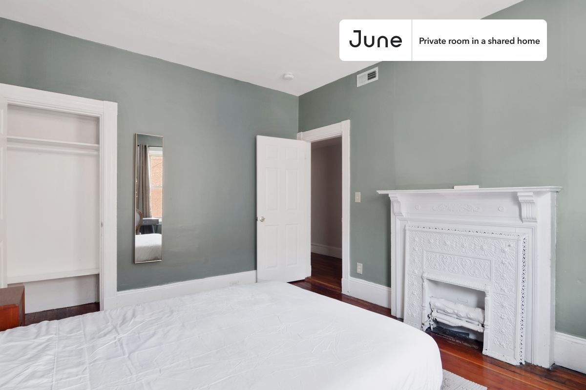 Building Photo - Room in Shared 7 bed/2 bath home in Allston