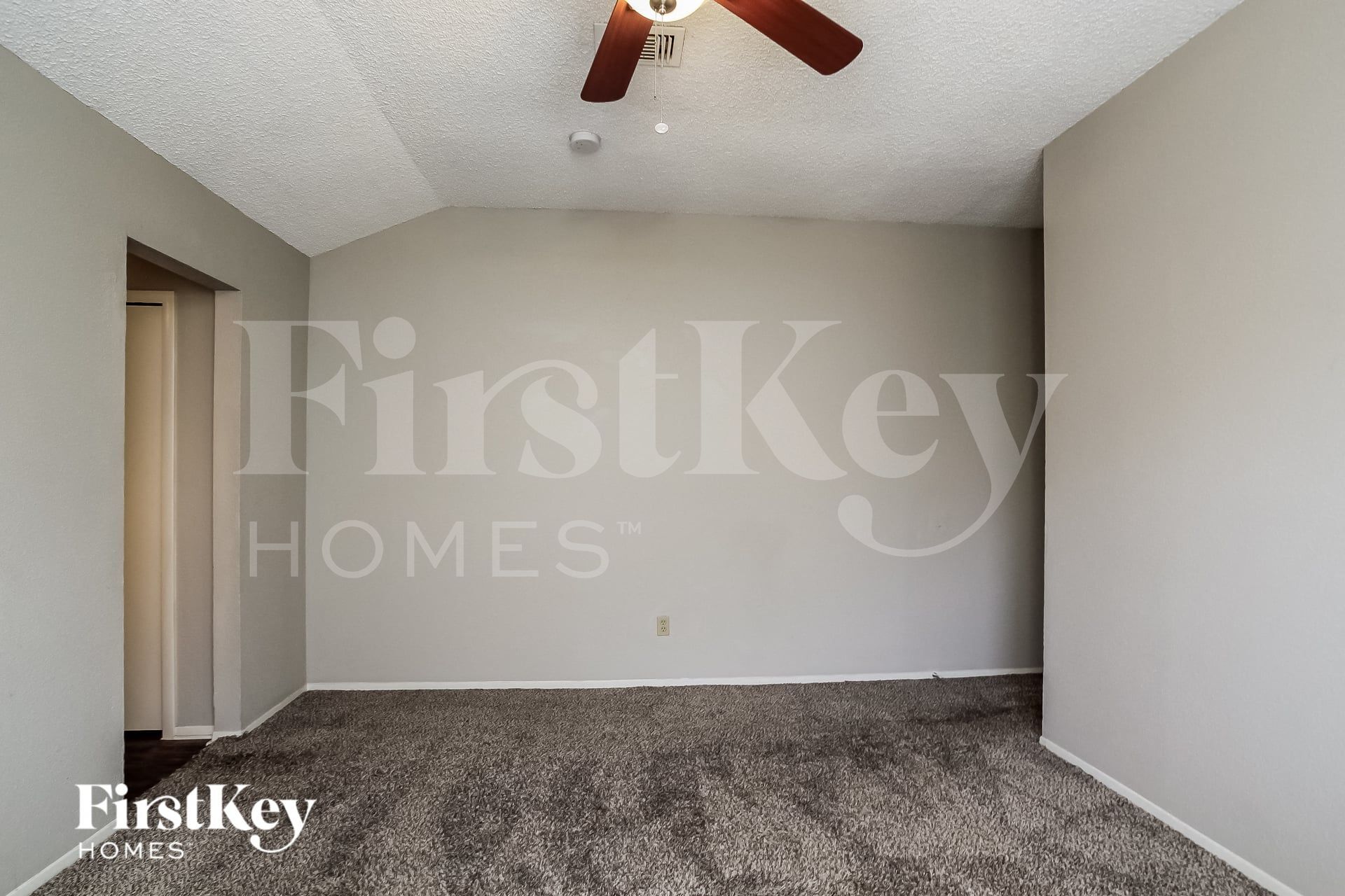 Building Photo - 16411 N Cross Dr