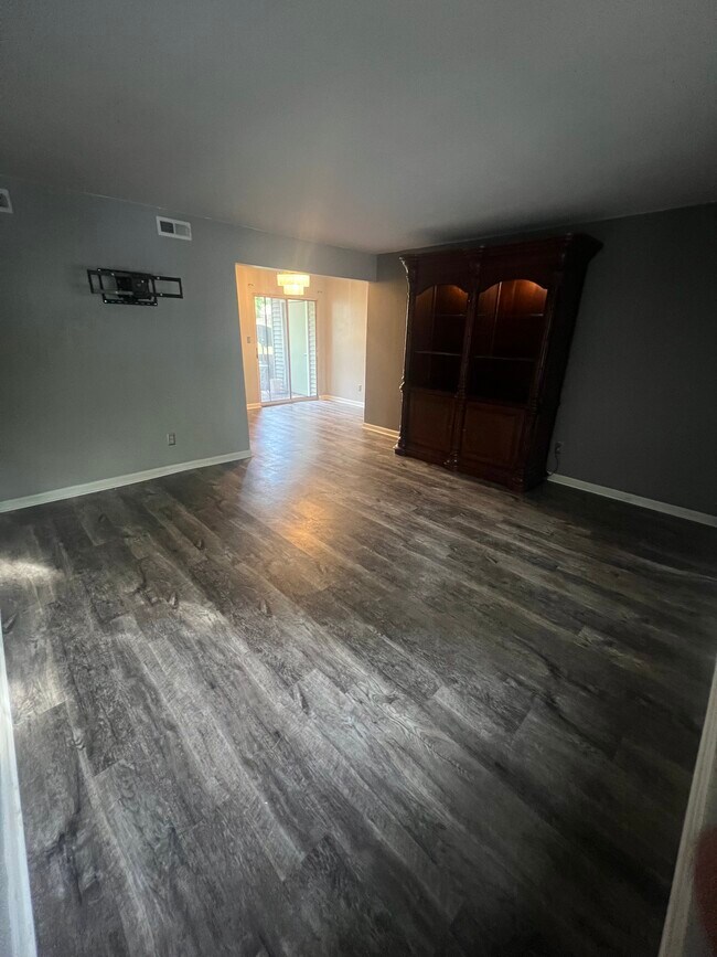 Building Photo - 9164 N Swan Cir
