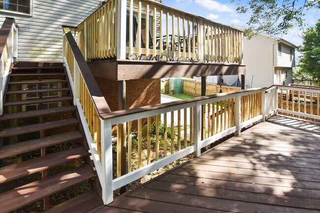 Building Photo - Pet Friendly Three Bedroom with Basement!