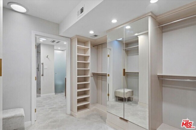 Building Photo - 9311 Burton Wy