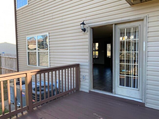 Building Photo - 1450 Raven Rd