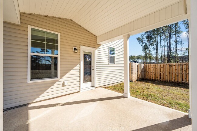Building Photo - 3 Bedroom Home in Sneads Ferry