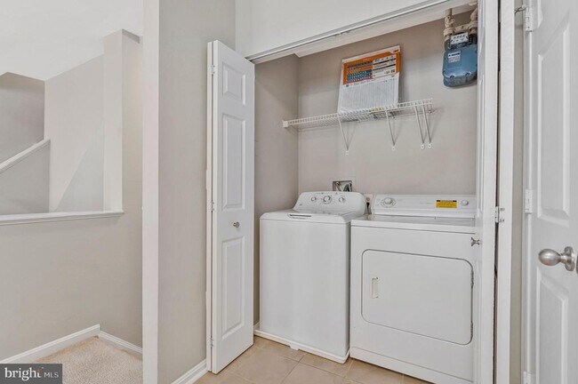 Building Photo - 12877 Fair Briar Ln