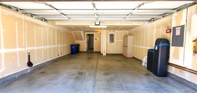 Building Photo - 5962 Via Lugano