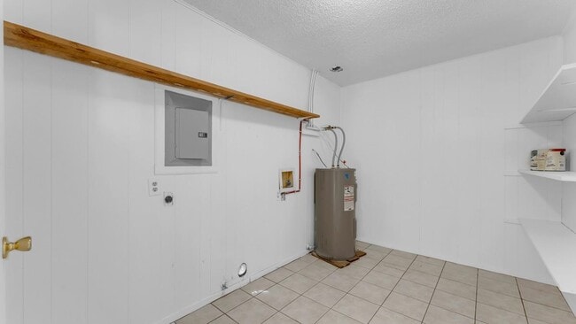 Building Photo - 848 Pecan Ln