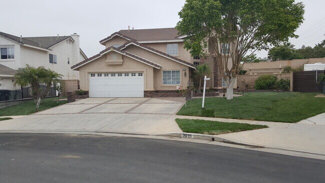 Building Photo - 3015 Briarhaven Ln