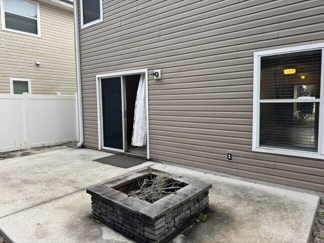 Building Photo - FOR RENT!!!!!-   2nd months rent is FREE!!!!