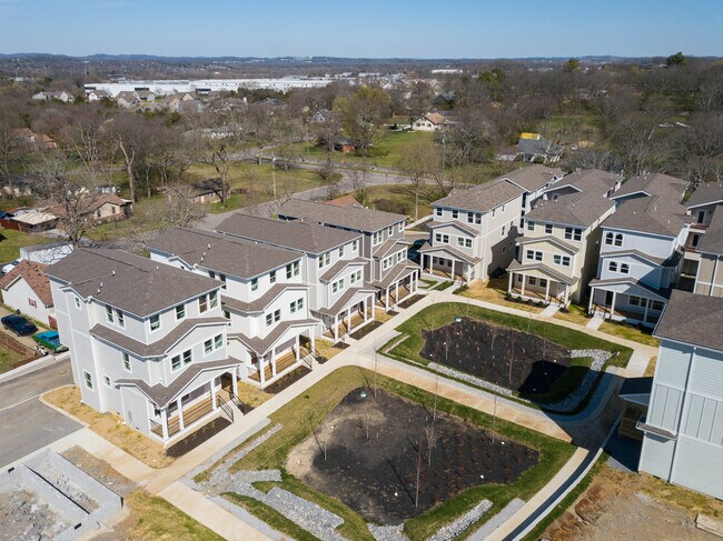 Building Photo - 1121 Lawrence Ave