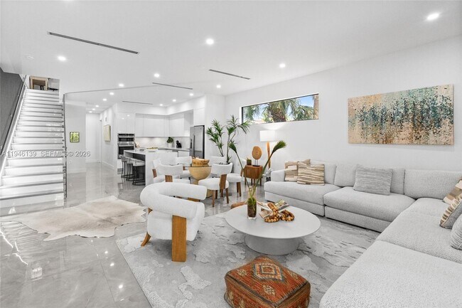 Building Photo - 325 SW 16th St