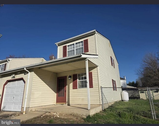 Building Photo - 525 Blackbird Dr