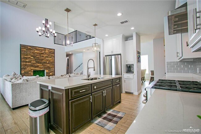 Building Photo - 22 E St