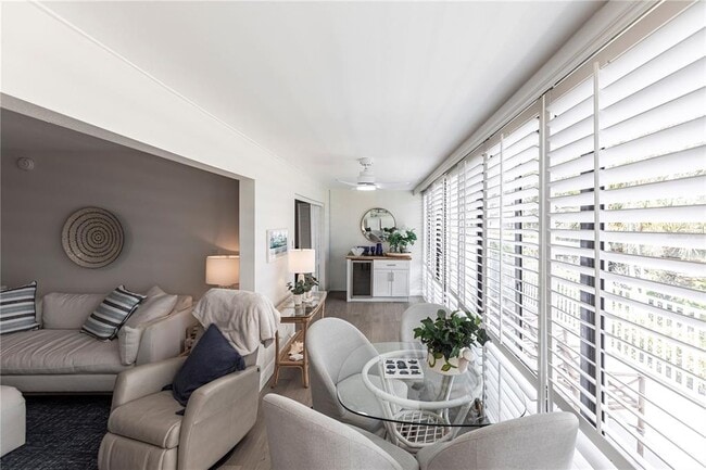 Building Photo - 1055 W Peppertree Dr