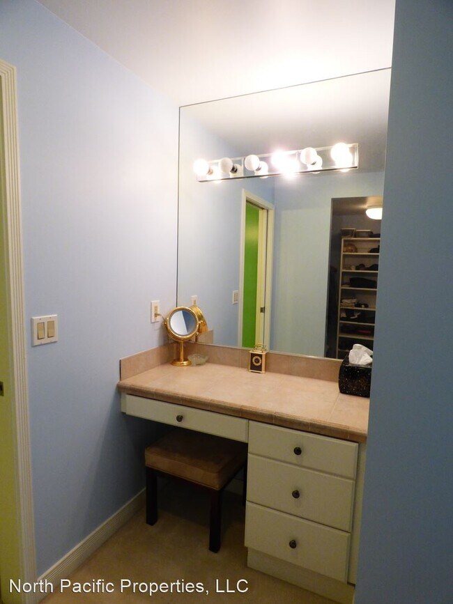 Building Photo - 2 br, 2 bath House - 601 West Mercer Place...