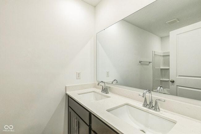 Building Photo - 3449 Briarwick Dr