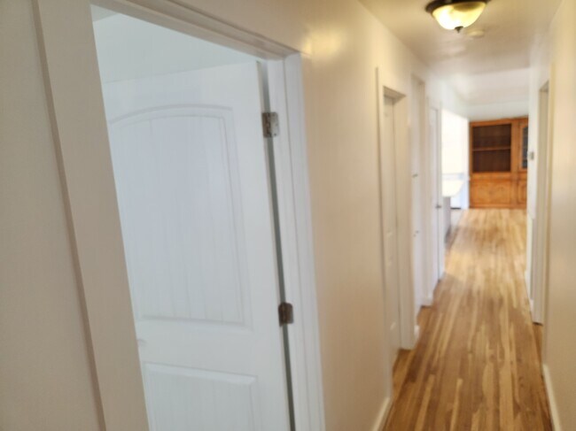 Building Photo - 114 Maureen Dr