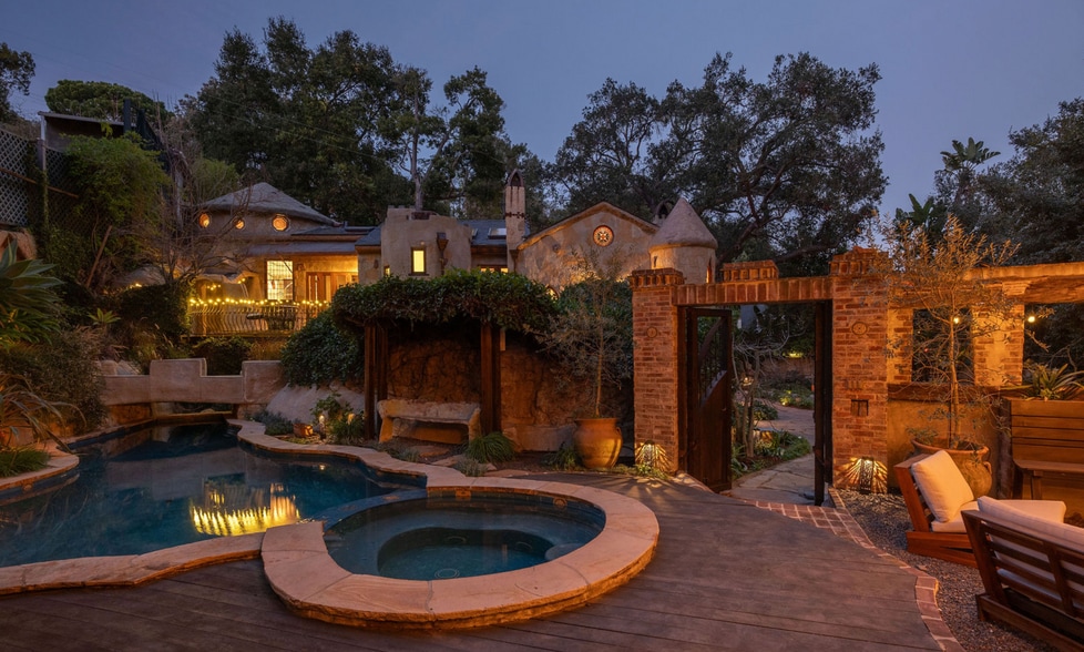 Building Photo - 8978 Wonderland Ave