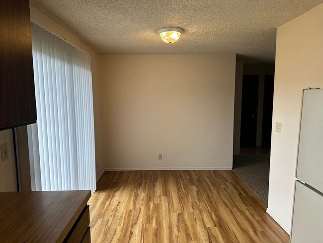 Building Photo - Great single level 2 bed/1 bath duplex in Thurston!