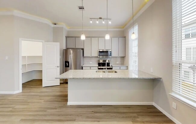 Building Photo - 5609 Mina Way