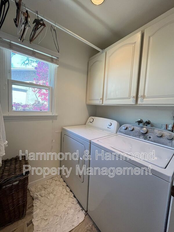 Building Photo - 8422 Fable Ave