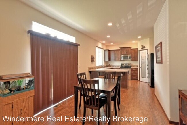 Building Photo - 3 br, 2.5 bath House - 6929 61st Dr NE