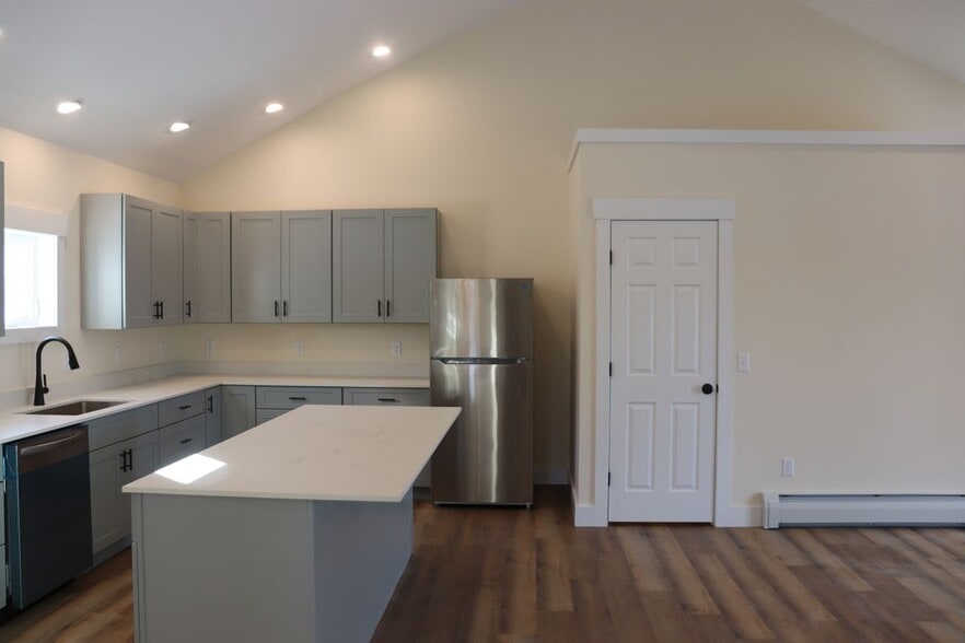 Building Photo - 1785 Kellogg Rd