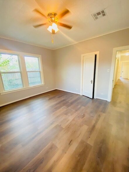 Building Photo - 4625 Bell St