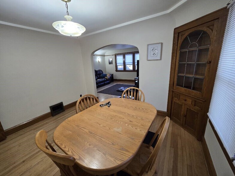 Diningroom - 618 S Main St