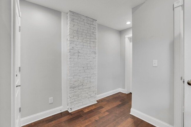 Building Photo - 288 S Souder Ave