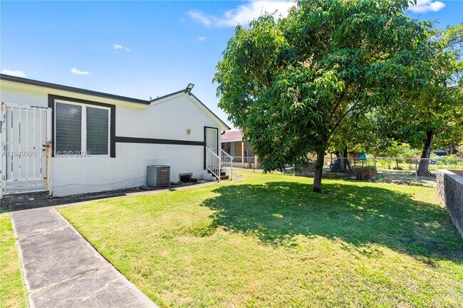 Building Photo - 113 NW 57th St