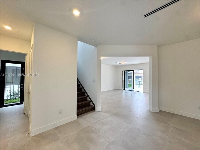 Building Photo - 19749 NE 16th Pl