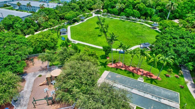 Building Photo - 17 Colonial Club Dr