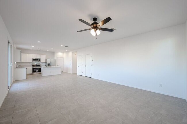 Building Photo - NEW 5 BEDROOM 3 BATHROOM HOME AVILABLE FOR RENT!