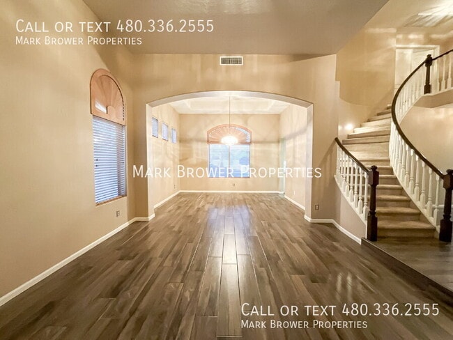 Building Photo - 380 W. Roadrunner Dr.