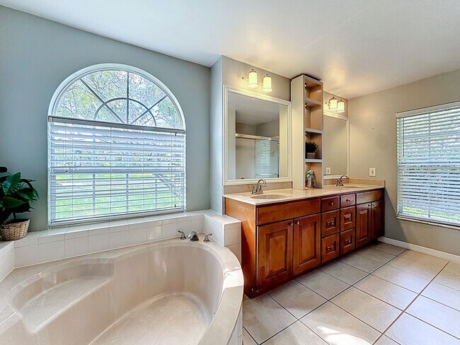 Building Photo - Discover your peaceful retreat in Wekiwa Woods!