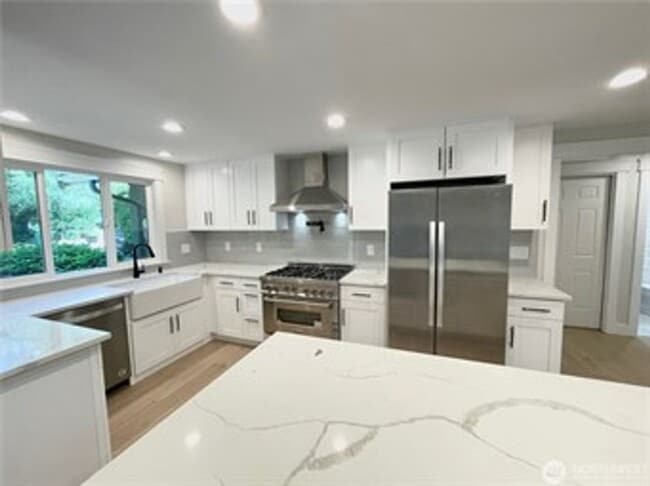 Building Photo - 3Bd/2.5Ba Mercer Island House