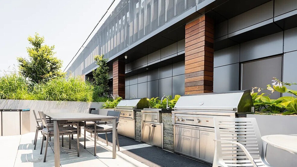 Building Photo - 123 Linden Blvd